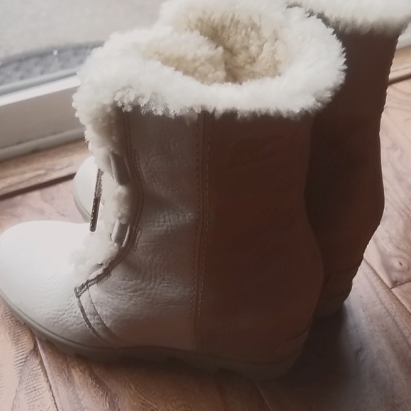 joan of arctic ii lux wedge genuine shearling bootie